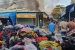 Cháy chợ quần áo cũ lớn nhất miền Tây, cả trăm sạp hàng bị thiêu rụi