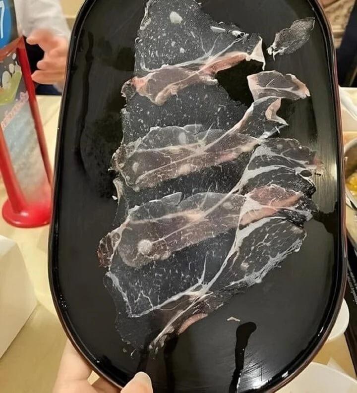 Quá nể vị đầu bếp thái được miếng thịt bò mỏng thế này-1