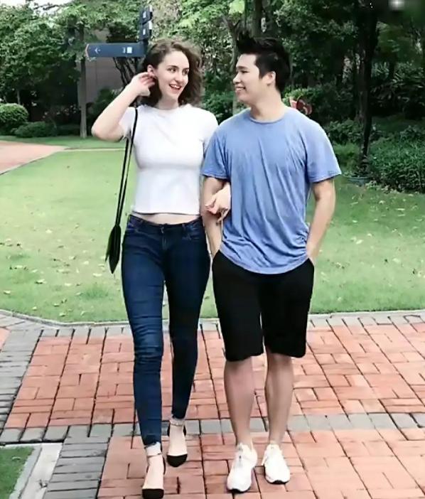 Anh nông dân lấy tiểu thư Ý đẹp như thần tiên tỷ tỷ lại còn biết làm ruộng, sinh 2 con đẹp như thiên thần-3