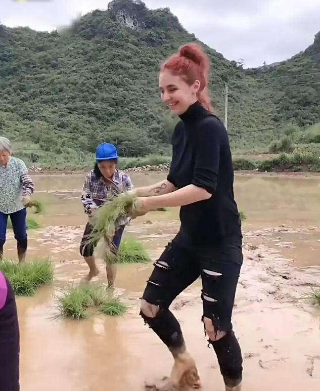 Anh nông dân lấy tiểu thư Ý đẹp như thần tiên tỷ tỷ lại còn biết làm ruộng, sinh 2 con đẹp như thiên thần-4
