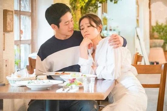 Đang rối bời chuyện ra mắt ngày Tết, tôi ngỡ ngàng với lời đề nghị từ đồng nghiệp kém tuổi