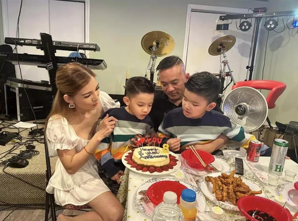 Nữ ca sĩ Việt lần đầu đưa 2 quý tử về Việt Nam, tậu nhà 10 tỷ ở TP.HCM, có hẳn bộ sưu tập siêu xe cực cháy-4