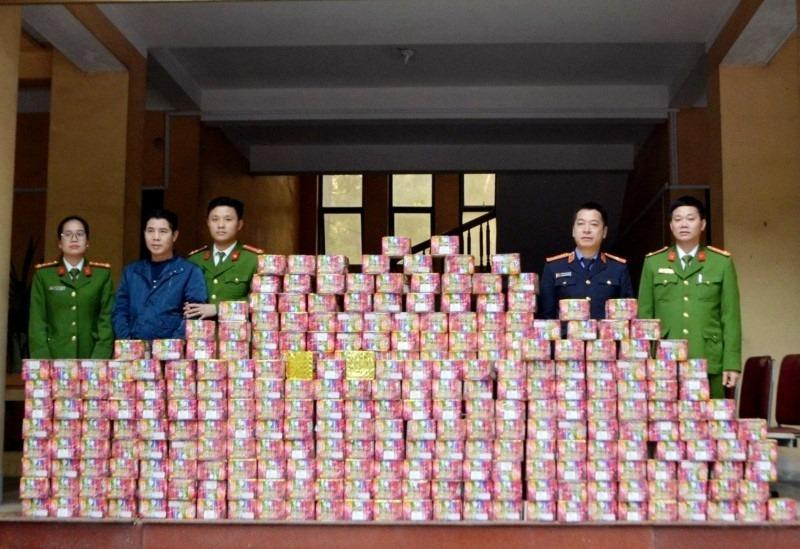 Chế hầm bí mật sau tủ quần áo để giấu 720 kg pháo nổ-2