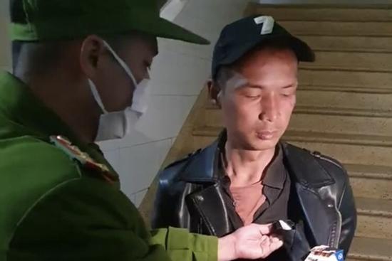 Tạm giữ đối tượng tàng trữ ma túy lang thang trong bệnh viện ở Đà Lạt
