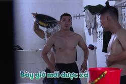 Dàn cast 'Sao Nhập Ngũ' gây sốc khi tắm bán khỏa thân trên sóng truyền hình