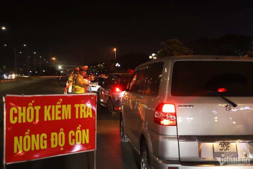 Nam tài xế nhận bị tâm thần để né kiểm tra nồng độ cồn trong đêm giao thừa-1