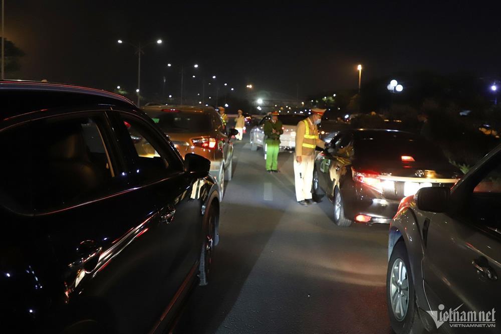 Nam tài xế nhận bị tâm thần để né kiểm tra nồng độ cồn trong đêm giao thừa-3