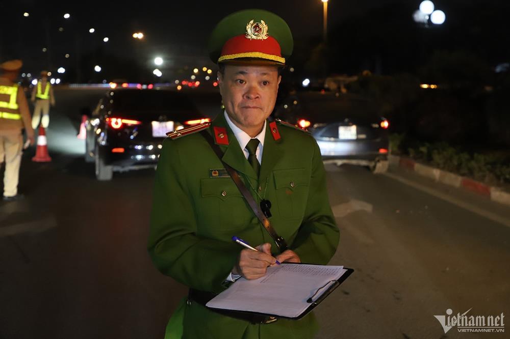 Nam tài xế nhận bị tâm thần để né kiểm tra nồng độ cồn trong đêm giao thừa-5