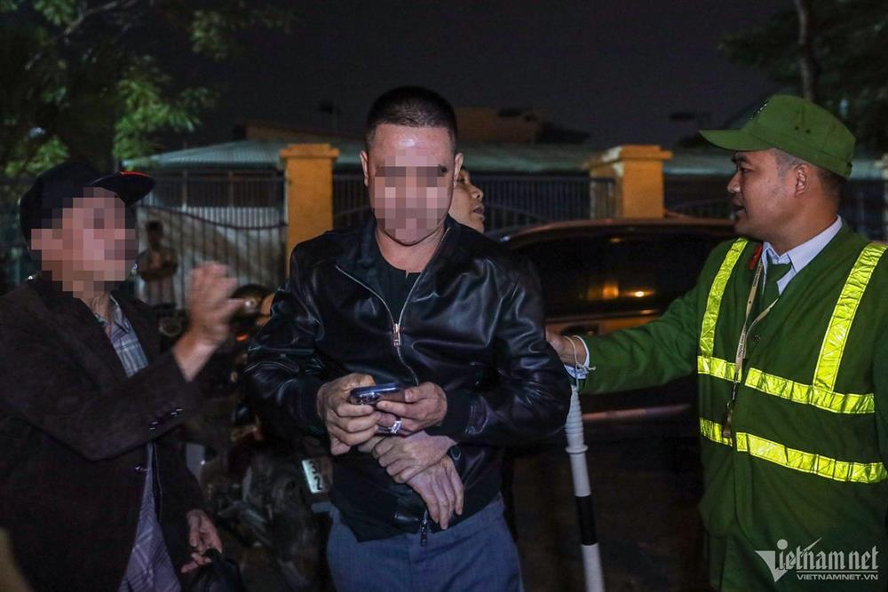 Nam tài xế nhận bị tâm thần để né kiểm tra nồng độ cồn trong đêm giao thừa-10