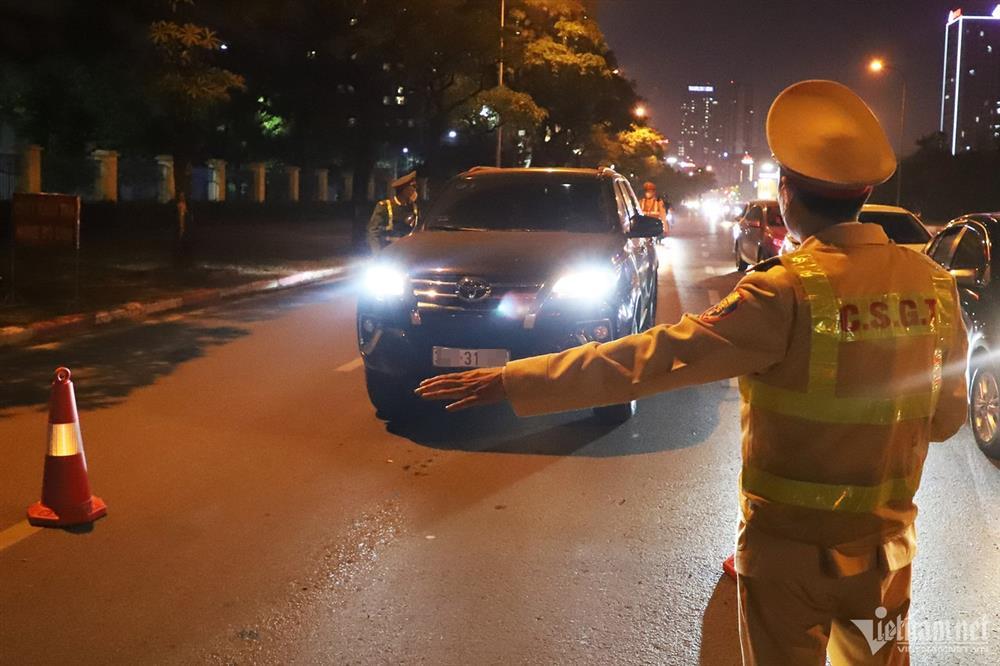Nam tài xế nhận bị tâm thần để né kiểm tra nồng độ cồn trong đêm giao thừa-8