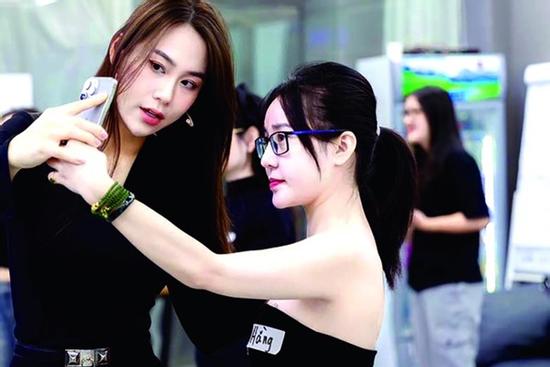 Rủ nhau đi học... “sống ảo”