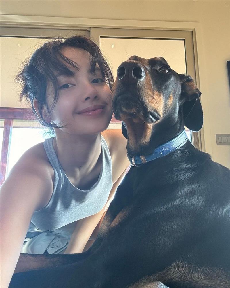 Lisa (BlackPink) tung ảnh bikini đón năm mới-11