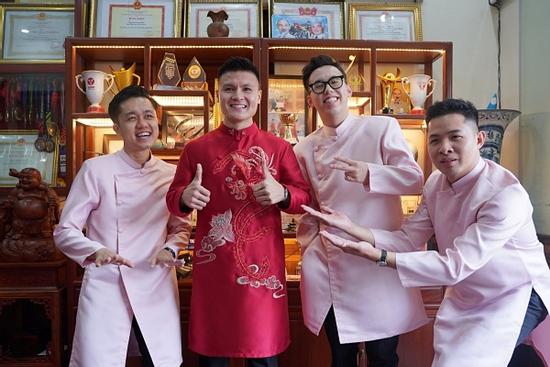 Nguyên dàn TikToker triệu view bê tráp trong đám hỏi Quang Hải