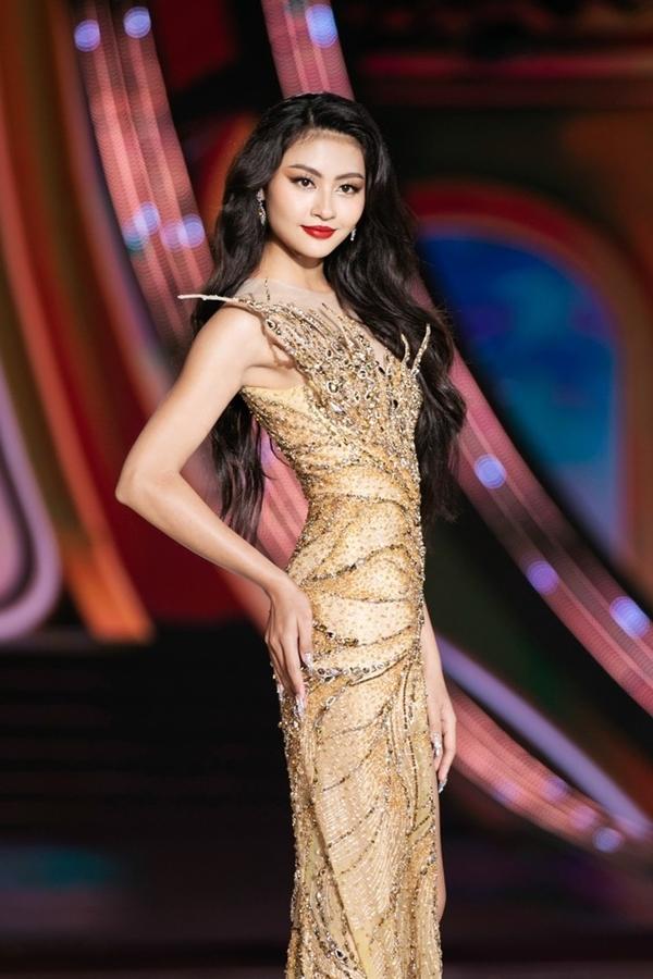 Vừa đăng quang Hoa hậu Hoàn vũ Việt Nam, Xuân Hạnh phải khóa trang cá nhân vì bị lập nhóm anti-2
