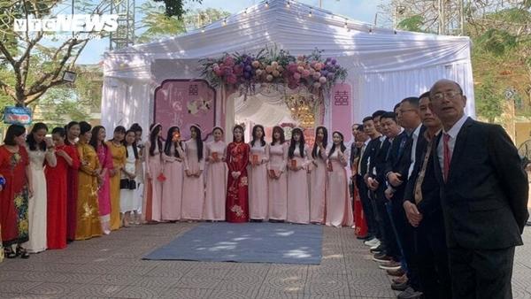 Quang Hải - Thanh Huyền dắt tay nhau vào ra mắt 2 họ, trao nhau ánh mắt âu yếm-3