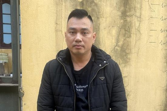 Tạm giữ tài xế say xỉn lái xe đâm vào ô tô chuyên dụng của công an ở Bắc Giang