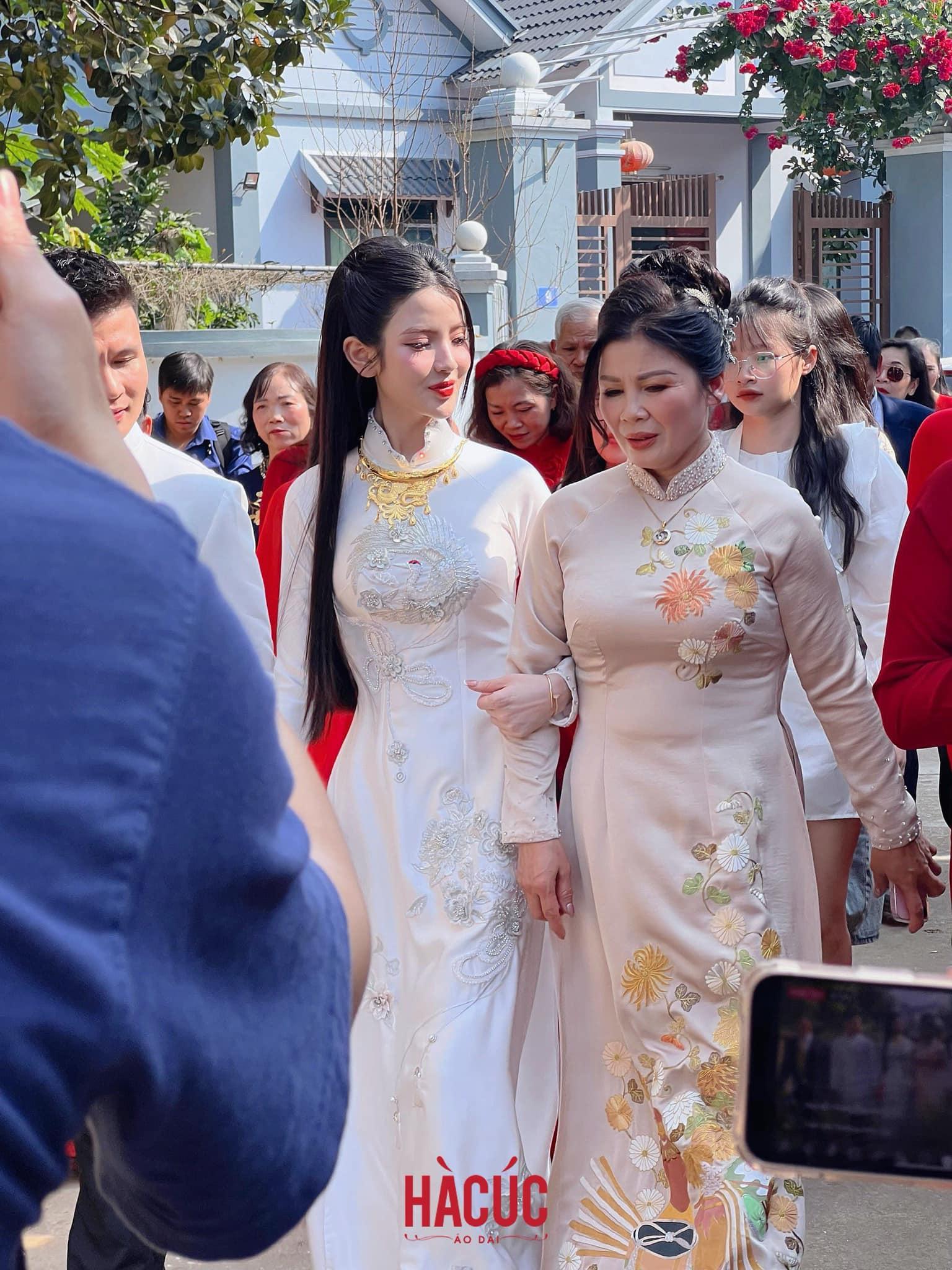 Ánh mắt rạng rỡ của mẹ Quang Hải ngày con trai đi hỏi vợ-7