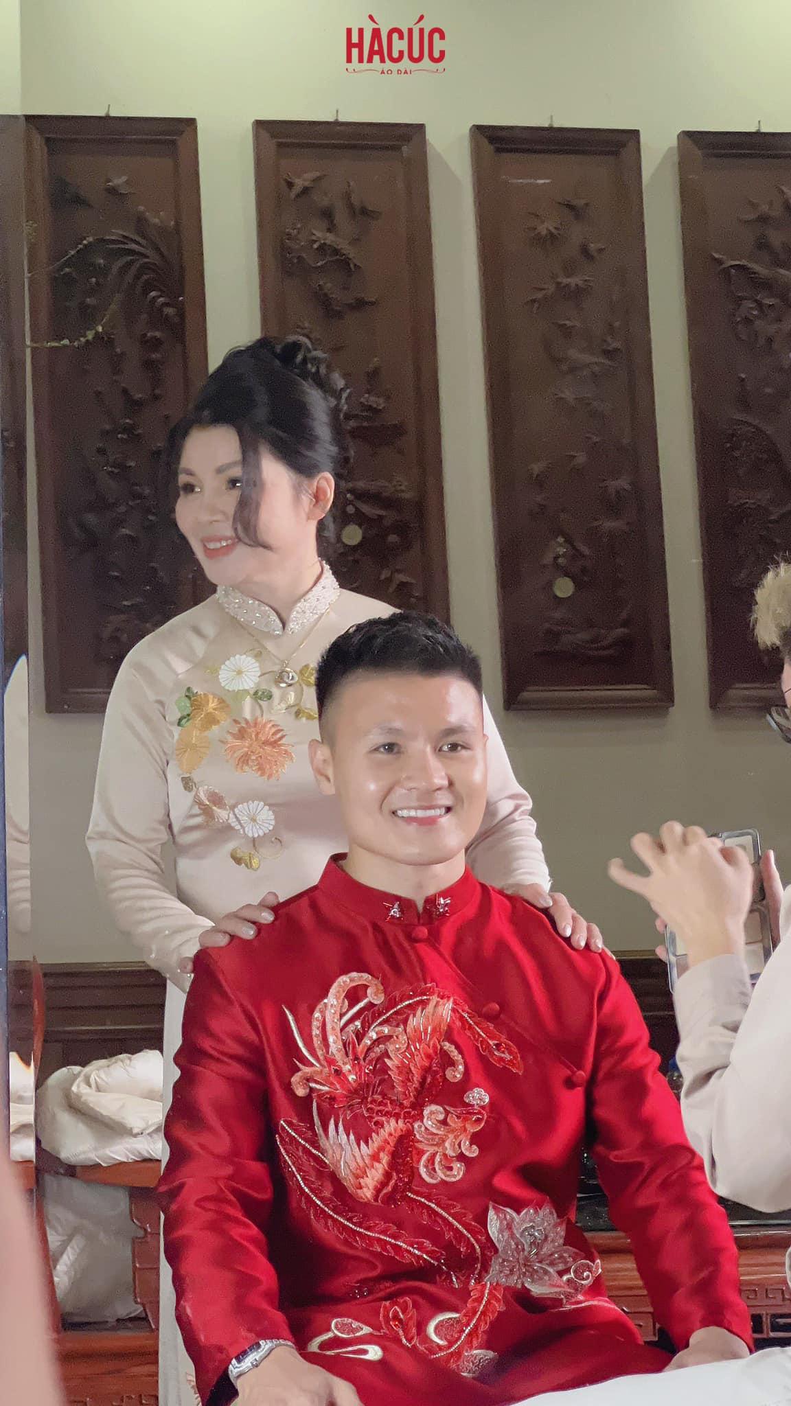 Ánh mắt rạng rỡ của mẹ Quang Hải ngày con trai đi hỏi vợ-3