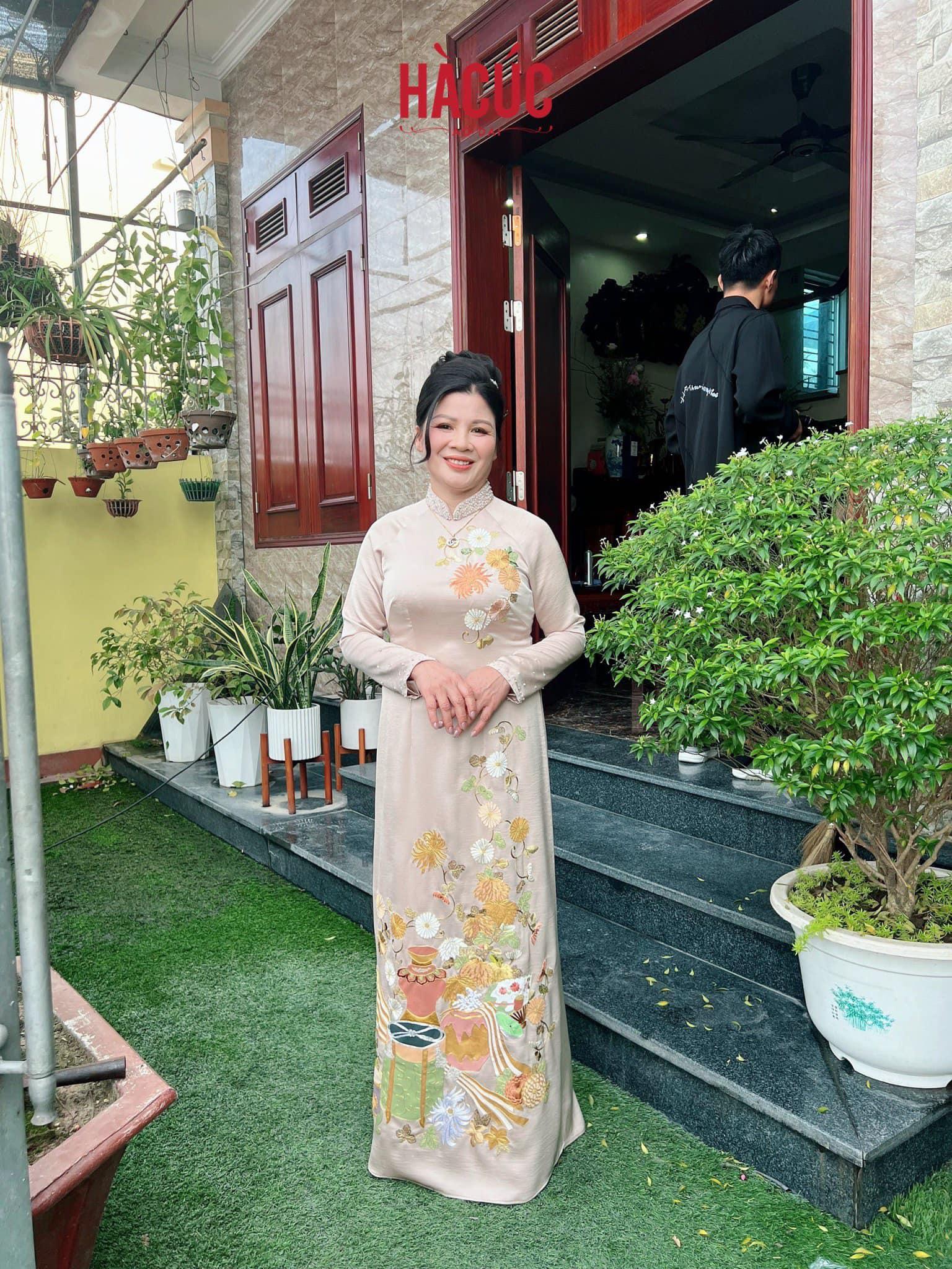 Ánh mắt rạng rỡ của mẹ Quang Hải ngày con trai đi hỏi vợ-2