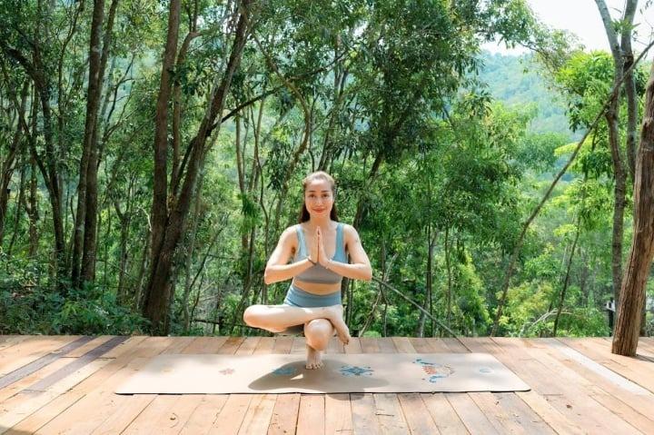 Ốc Thanh Vân làm cô giáo dạy yoga, vừa được phong NSƯT