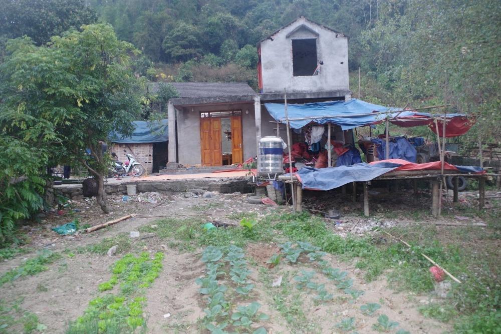 Chồng chém vợ sau khi cãi nhau ở cuộc nhậu-1