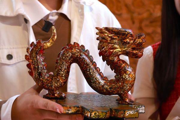 Đầu năm đi làm nhận lì xì tới tấp, nhân viên phi thẳng ra... tiệm vàng-3