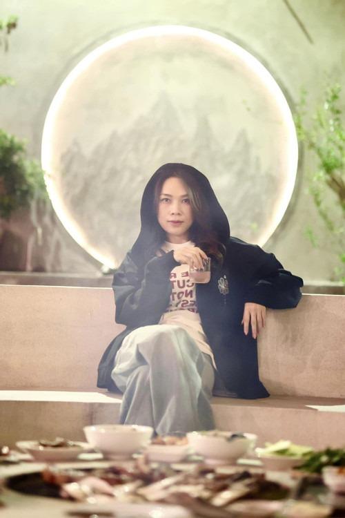 Ca sĩ Mỹ Tâm để lộ biệt phủ rộng lớn trong video mừng năm mới-11