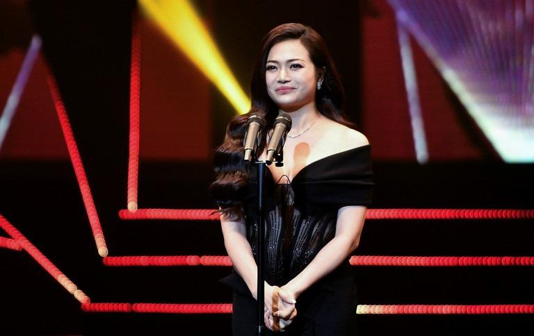 Kiều Anh khóc, Nhan Phúc Vinh xúc động khi đoạt Nữ - Nam diễn viên ấn tượng VTV-2