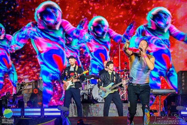 Trông chờ thêm cú nổ lớn của nghệ sĩ quốc tế ở Việt Nam-6