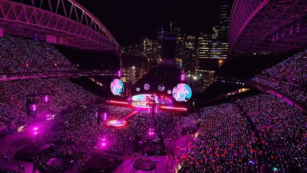 Trông chờ thêm cú nổ lớn của nghệ sĩ quốc tế ở Việt Nam-7