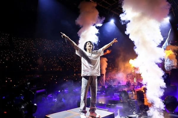 Trông chờ thêm cú nổ lớn của nghệ sĩ quốc tế ở Việt Nam-8