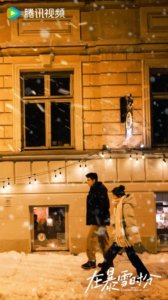 Ngô Lỗi và bạn gái tung poster khóa môi ngọt ngào trong dịp đầu năm mới-2