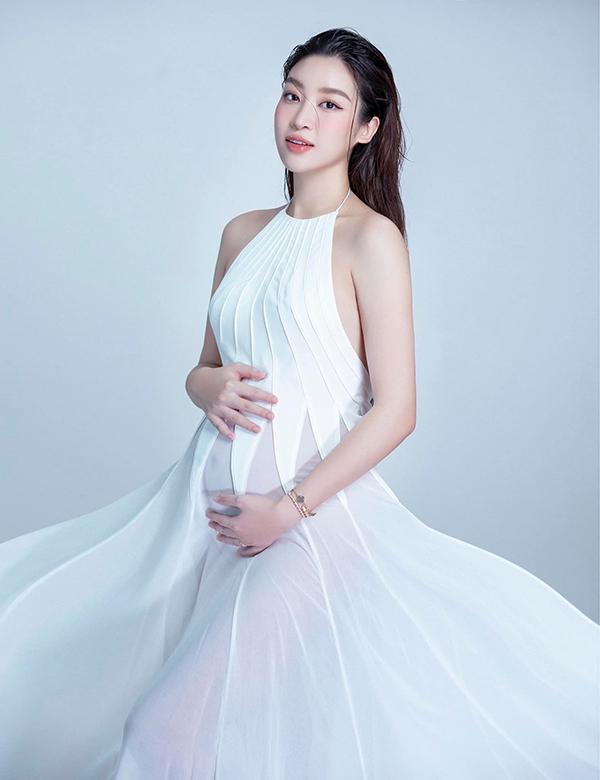 Mỹ nhân Việt đón tin vui năm 2023: Hoa hậu Đỗ Mỹ Linh có con gái nhỏ đáng yêu, hạnh phúc bên chồng-3
