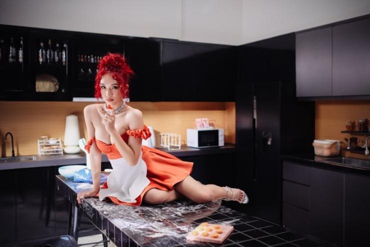 Emily đã 2 con mà thân hình quyến rũ chẳng kém hot girl tạp hoá Thanh Hoá-8