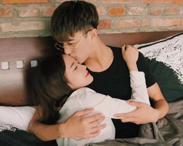 Cắn răng lấy chồng già U50, đêm tân hôn bố mẹ chồng phải đập cửa liên tục, còn vợ chồng tôi đỏ mặt cúi đầu-1