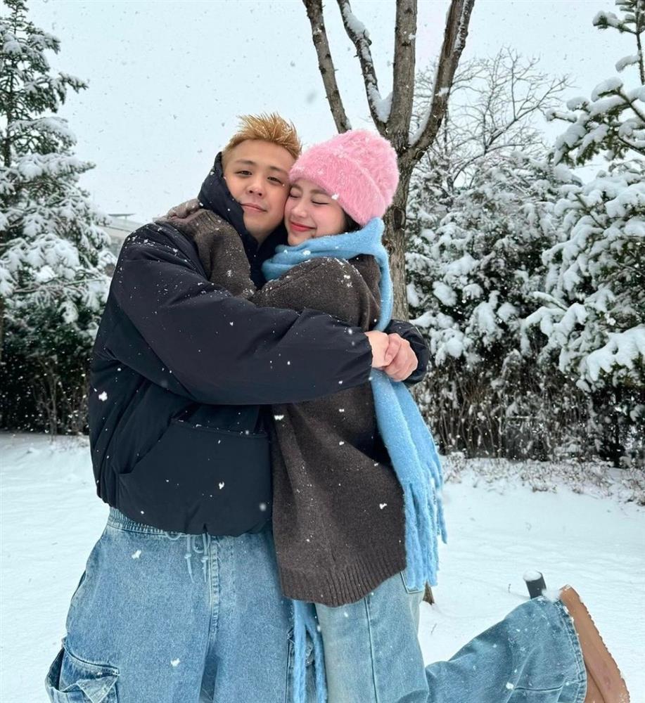 Quỳnh Lương - Tiến Phát và các cặp đôi khóa môi ngọt ngào chào đón năm mới-5