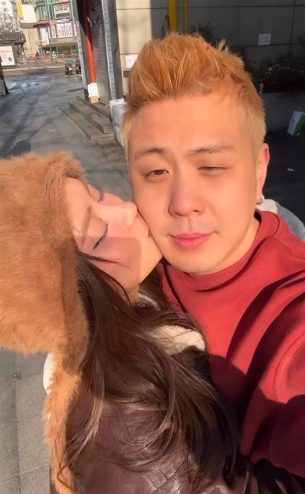 Quỳnh Lương - Tiến Phát và các cặp đôi khóa môi ngọt ngào chào đón năm mới-6