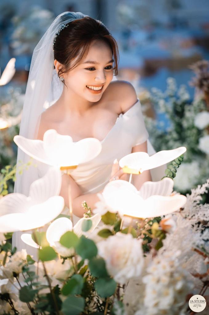 Loạt khoảnh khắc quá xinh đẹp của các cô dâu khiến hội ăn cưới online tan chảy-1