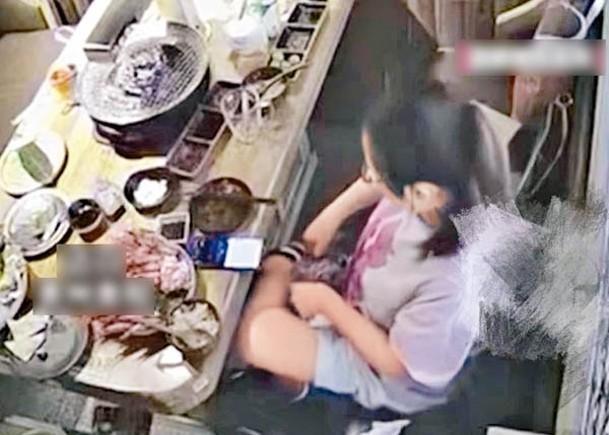 Người phụ nữ 5 lần giở trò tại một nhà hàng buffet khiến nhà hàng phải lập tức báo cảnh sát-2
