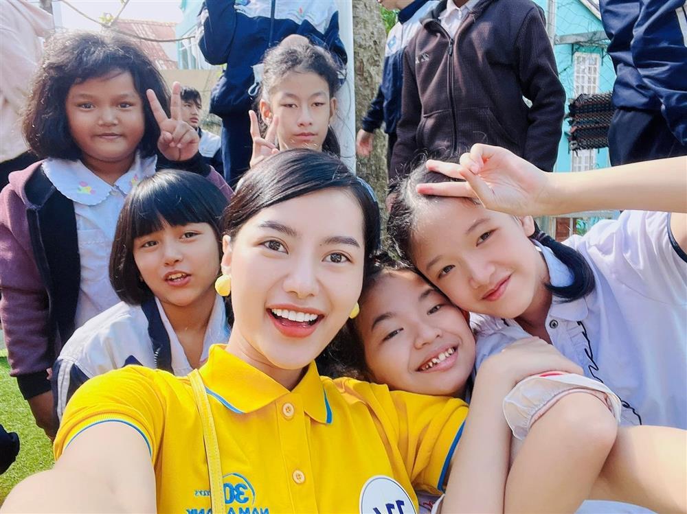 Ảnh đời thường của Á hậu cao 1,79 m Hoàng Thị Nhung-8