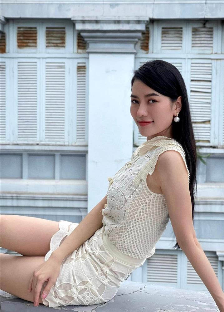 Ảnh đời thường của Á hậu cao 1,79 m Hoàng Thị Nhung-9