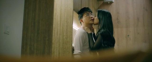 Cảnh nóng táo bạo phim Chúng ta của 8 năm sau-1