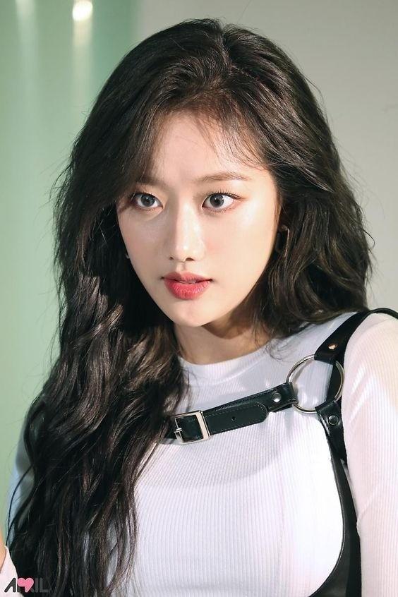 Sự nghiệp suýt tiêu tan của nữ ca sĩ vừa công khai yêu thần đồng bóng đá Hàn Quốc-3