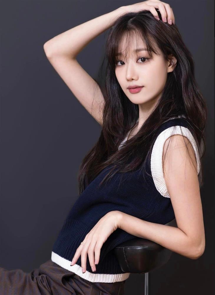 Sự nghiệp suýt tiêu tan của nữ ca sĩ vừa công khai yêu thần đồng bóng đá Hàn Quốc-4