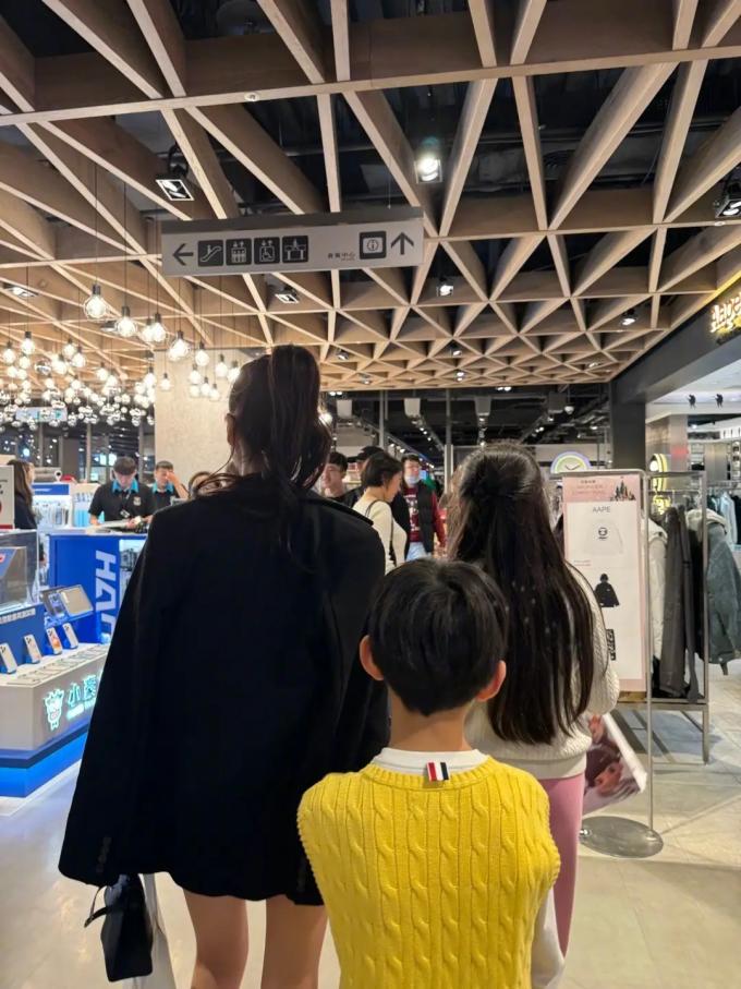 Chồng cũ Từ Hy Viên - Uông Tiểu Phi đưa bạn gái về Đài Loan gặp các con-2