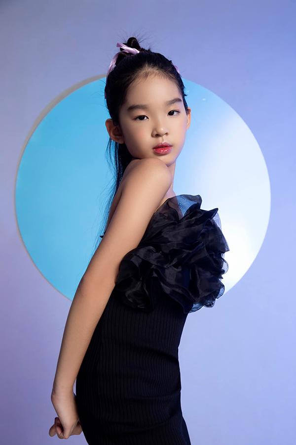 Vẻ ngoài trổ mã ở tuổi lên 11 của con gái Xuân Lan-7