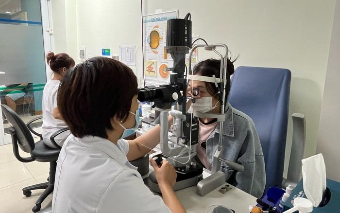 Cắt da thừa quá đà, người phụ nữ không khép được mắt-2