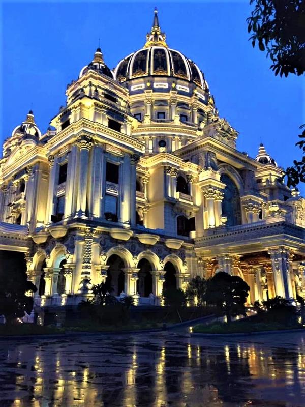 Video bên trong lâu đài mạ vàng của đại gia Ninh Bình hút 20 triệu lượt xem-1