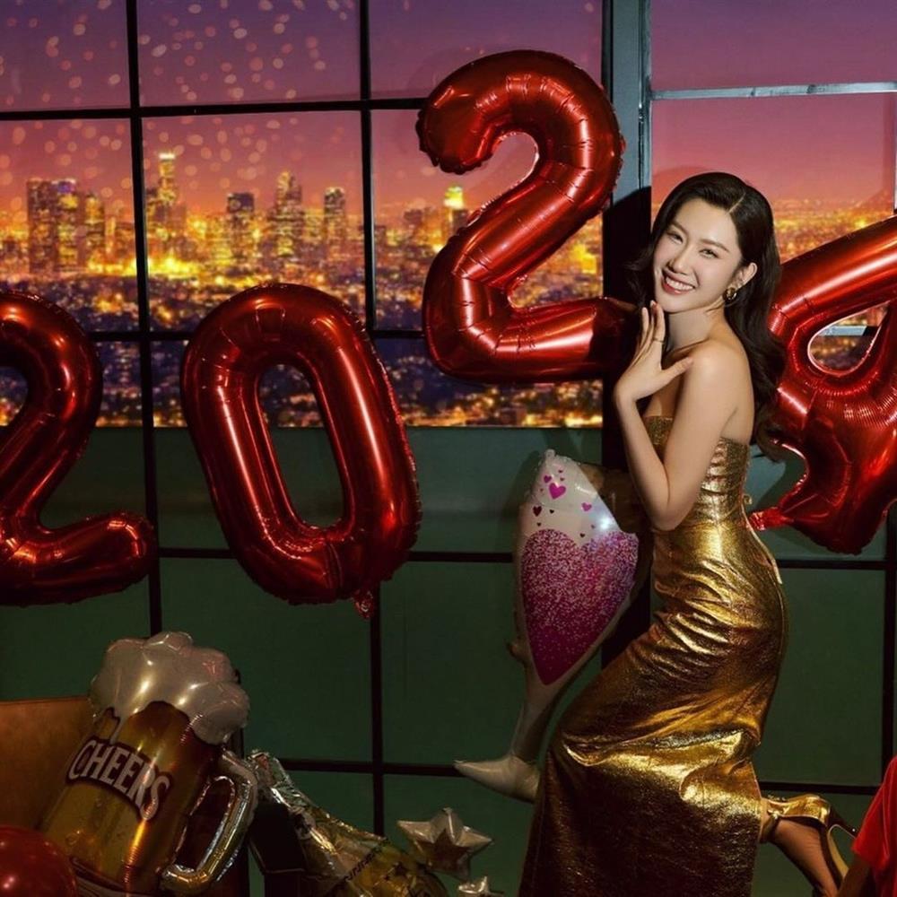 Hồ Ngọc Hà và dàn sao mặc gợi cảm, sành điệu ngày đầu năm-6