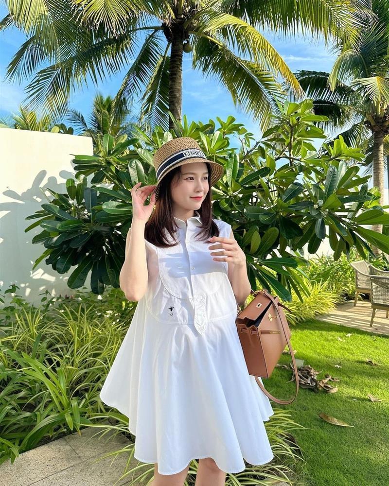 Hồ Ngọc Hà và dàn sao mặc gợi cảm, sành điệu ngày đầu năm-8